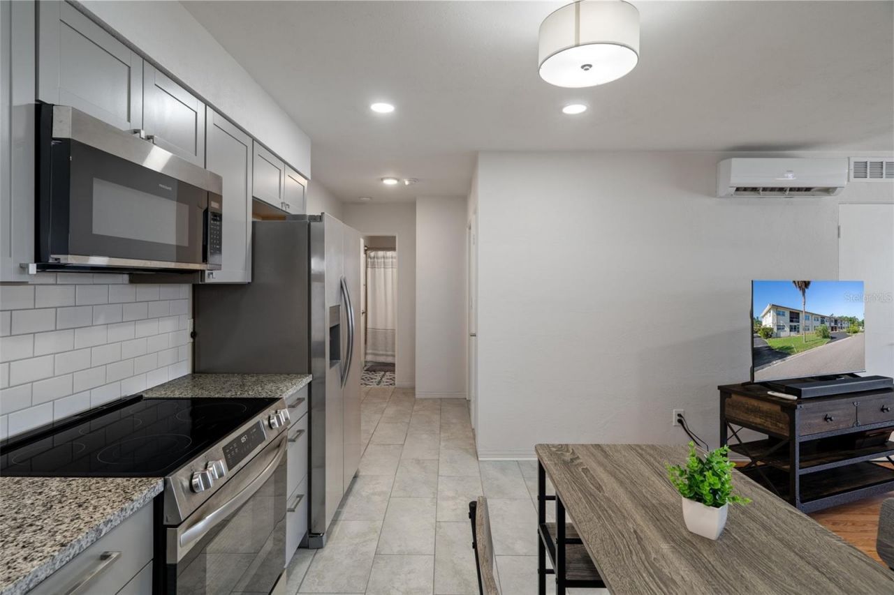 416 73rd Avenue N, Unit 205, Saint Petersburg, FL 33702 Photo