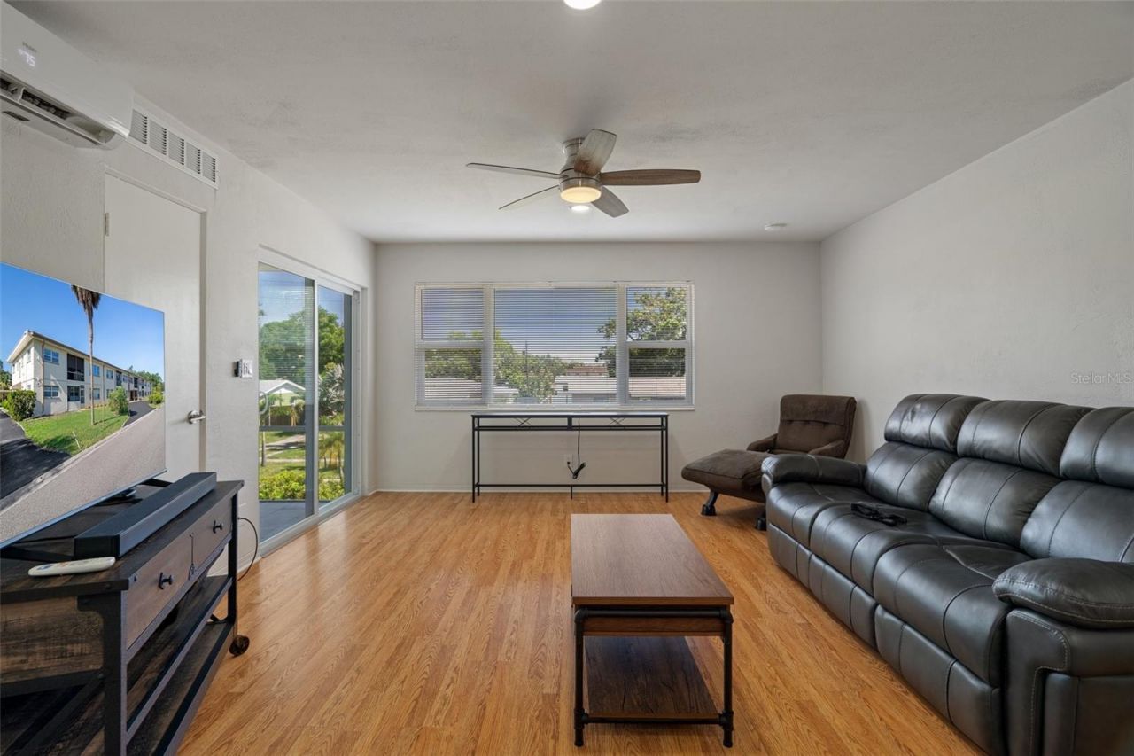 416 73rd Avenue N, Unit 205, Saint Petersburg, FL 33702 Photo