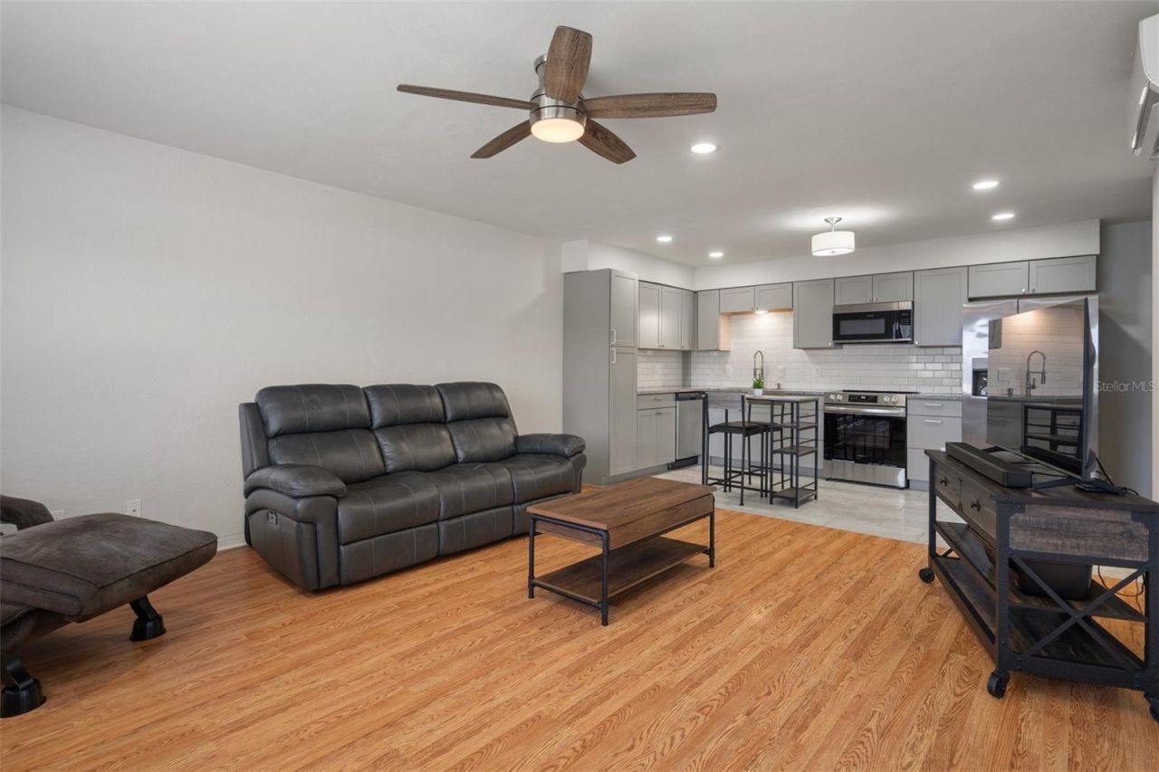 416 73rd Avenue N, Unit 205, Saint Petersburg, FL 33702 Photo