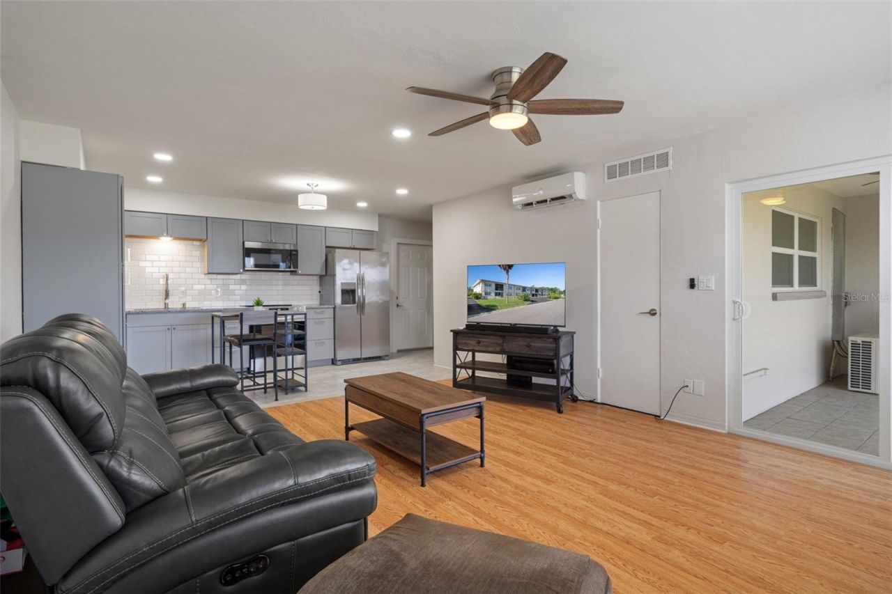 416 73rd Avenue N, Unit 205, Saint Petersburg, FL 33702 Photo