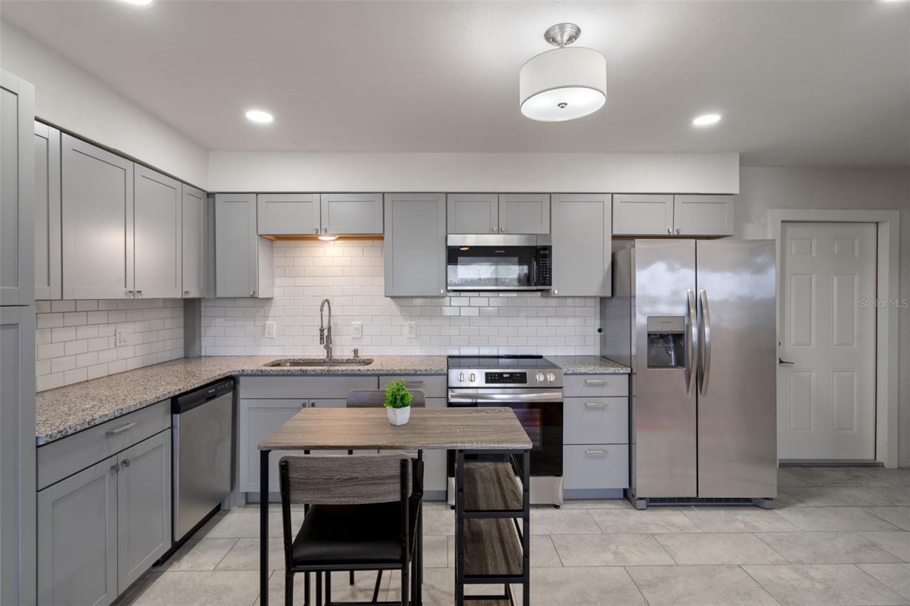 416 73rd Avenue N, Unit 205, Saint Petersburg, FL 33702 Photo