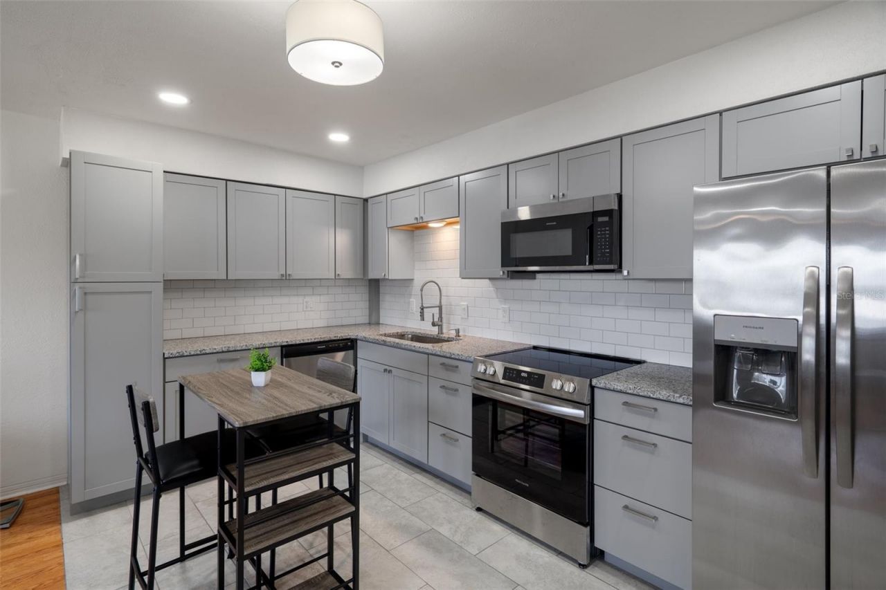 416 73rd Avenue N, Unit 205, Saint Petersburg, FL 33702 Photo