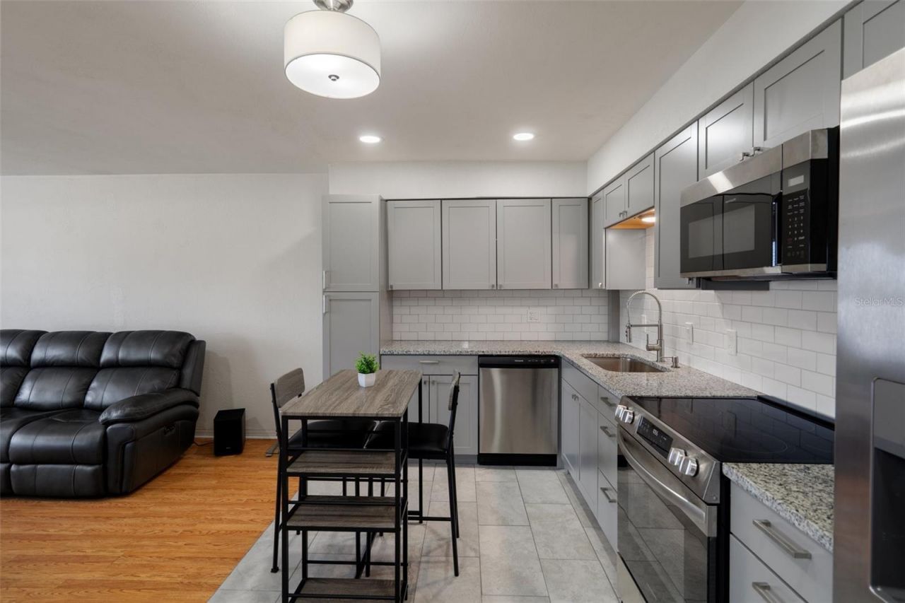 416 73rd Avenue N, Unit 205, Saint Petersburg, FL 33702 Photo