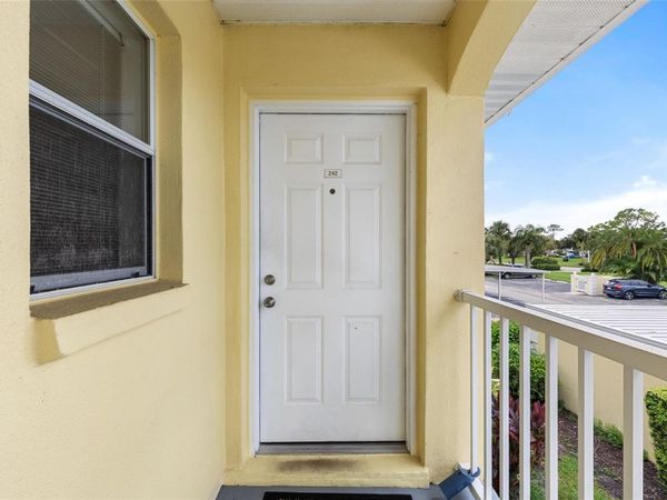 410 CERROMAR CIRCLE S, Unit 242, VENICE, FL 34293