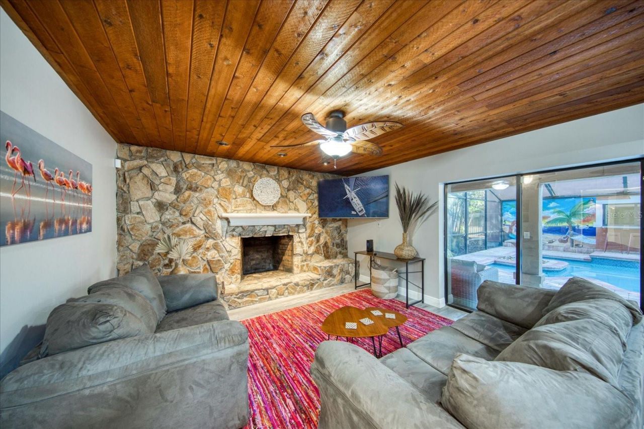 13703 Oak Forest Boulevard N, Seminole, FL 33776 Photo