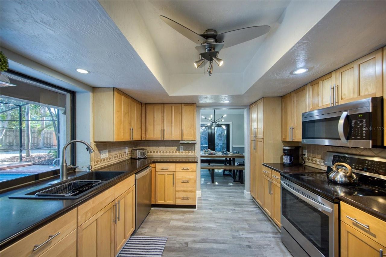 13703 Oak Forest Boulevard N, Seminole, FL 33776 Photo