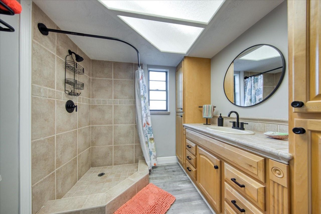 13703 Oak Forest Boulevard N, Seminole, FL 33776 Photo