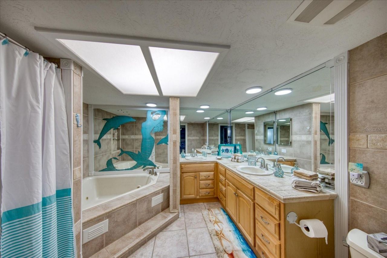 13703 Oak Forest Boulevard N, Seminole, FL 33776 Photo