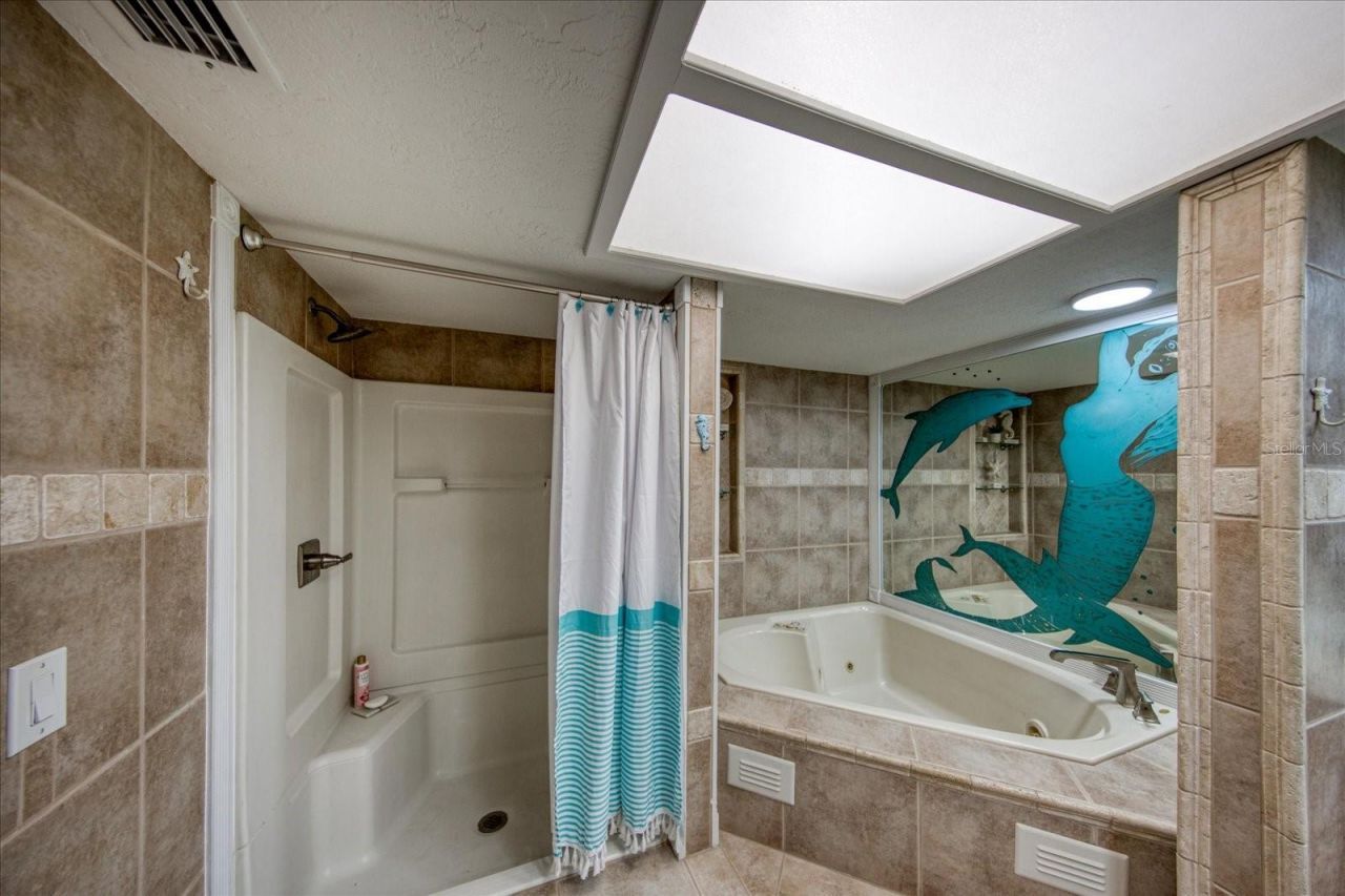 13703 Oak Forest Boulevard N, Seminole, FL 33776 Photo