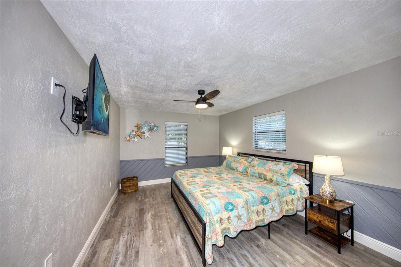 13703 Oak Forest Boulevard N, Seminole, FL 33776 Photo