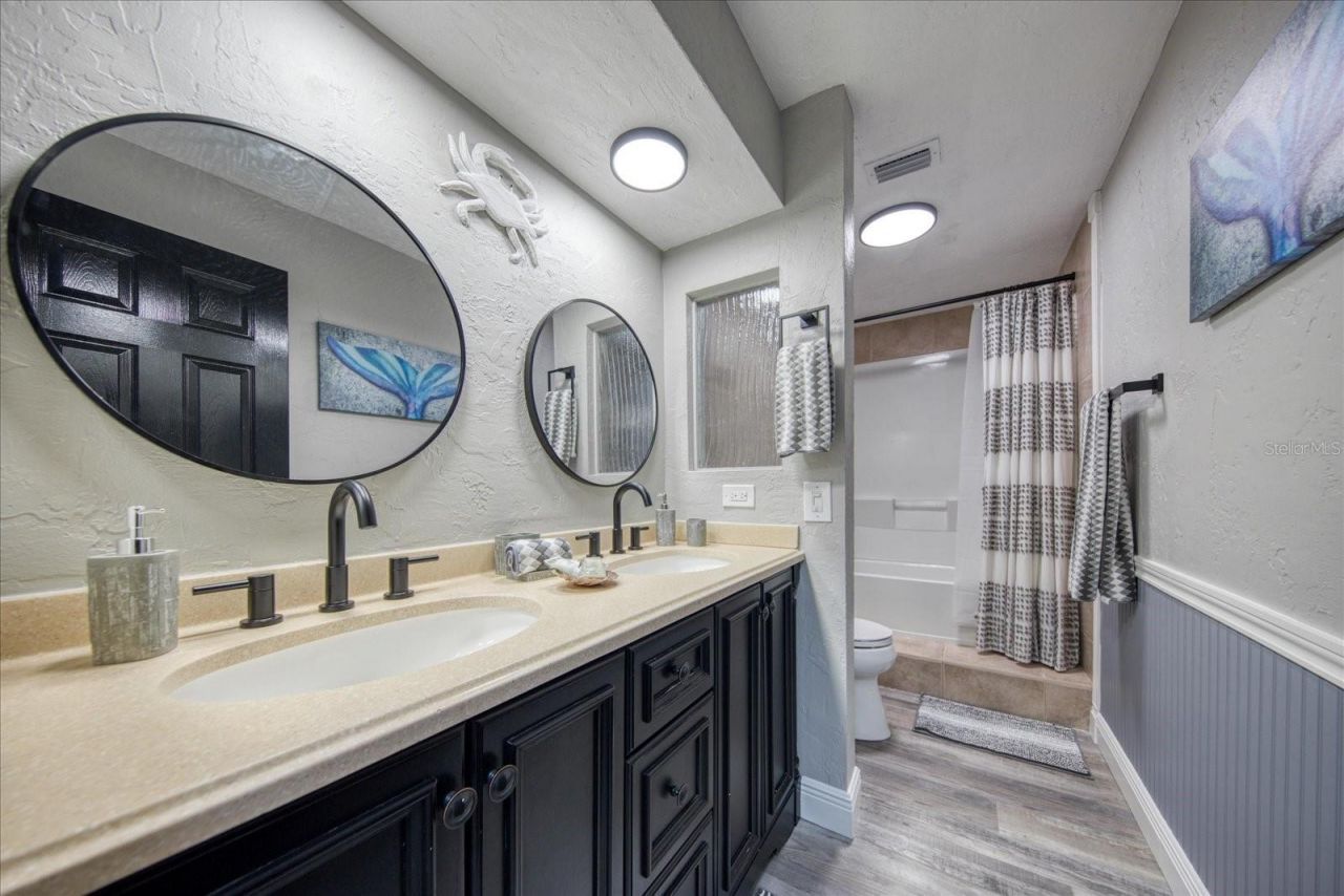 13703 Oak Forest Boulevard N, Seminole, FL 33776 Photo