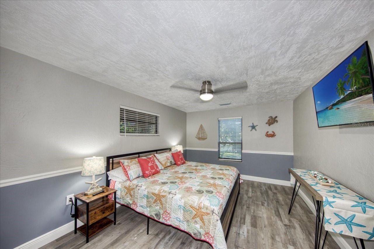 13703 Oak Forest Boulevard N, Seminole, FL 33776 Photo