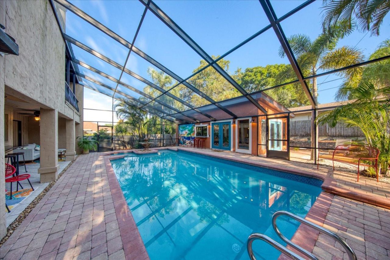 13703 Oak Forest Boulevard N, Seminole, FL 33776 Photo