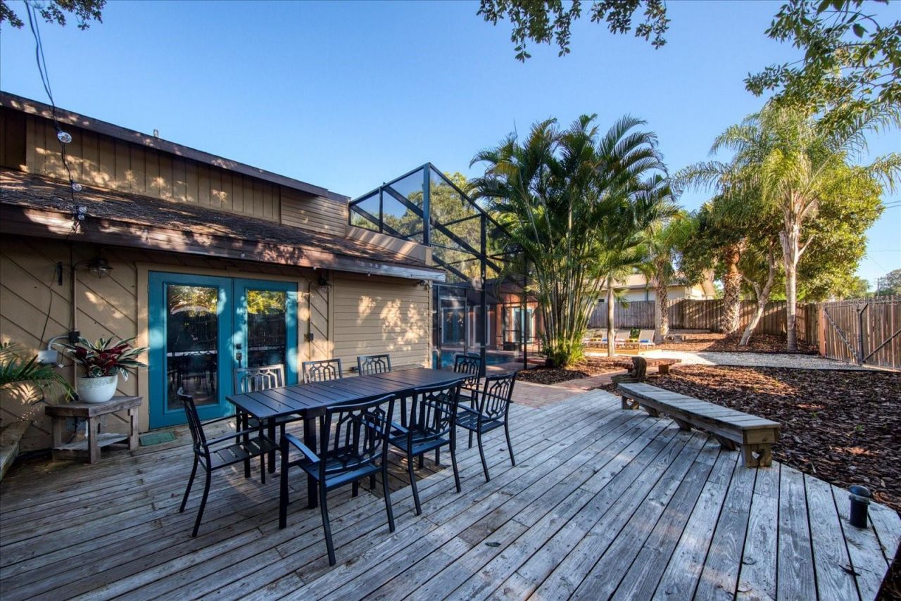 13703 Oak Forest Boulevard N, Seminole, FL 33776 Photo