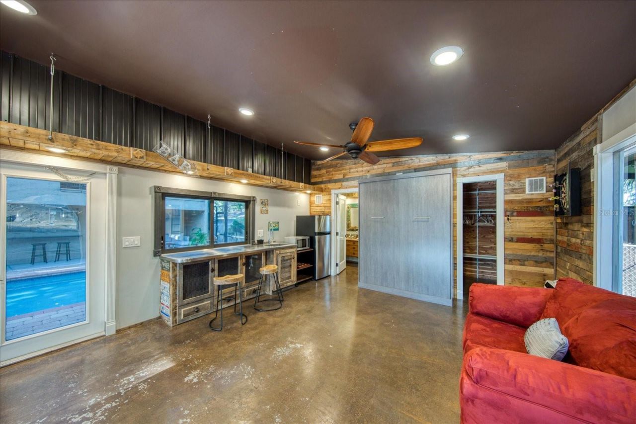 13703 Oak Forest Boulevard N, Seminole, FL 33776 Photo