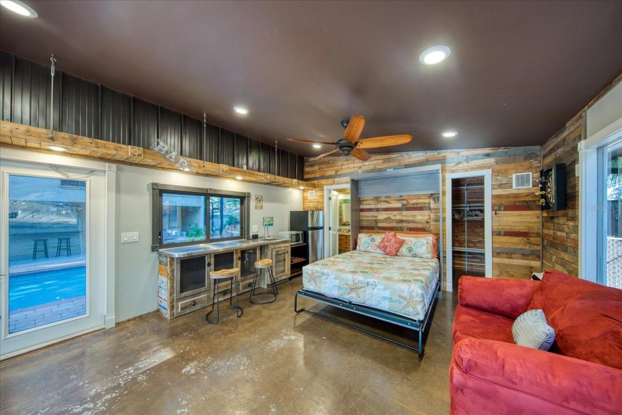 13703 Oak Forest Boulevard N, Seminole, FL 33776 Photo