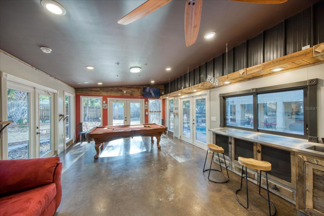 13703 Oak Forest Boulevard N, Seminole, FL 33776 Photo