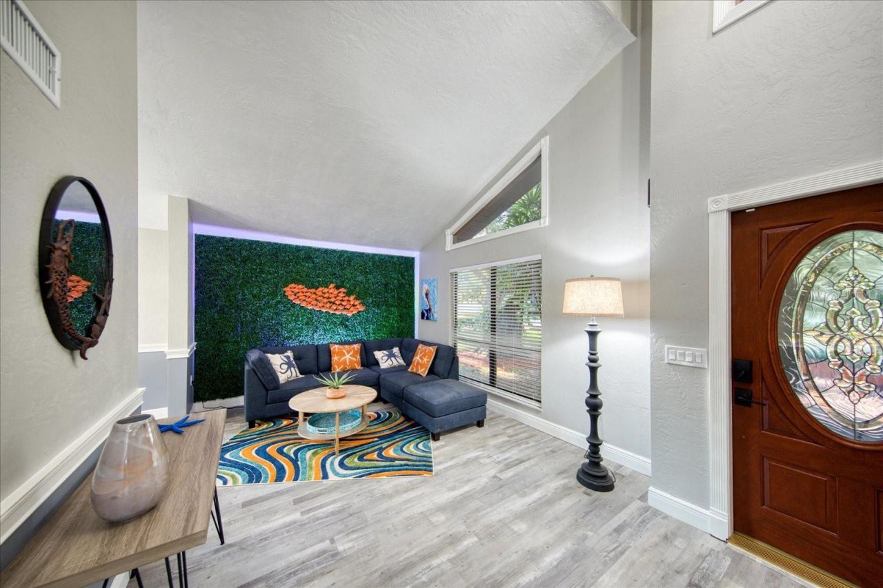 13703 Oak Forest Boulevard N, Seminole, FL 33776 Photo