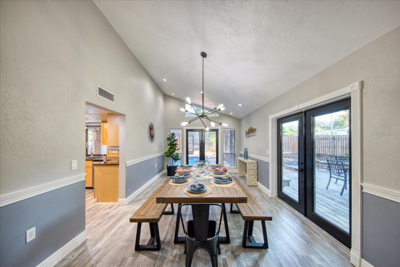 13703 Oak Forest Boulevard N, Seminole, FL 33776 Photo