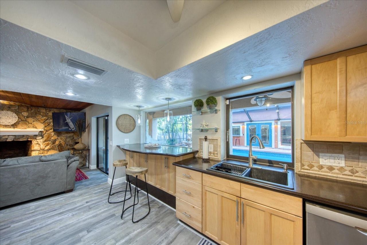 13703 Oak Forest Boulevard N, Seminole, FL 33776 Photo