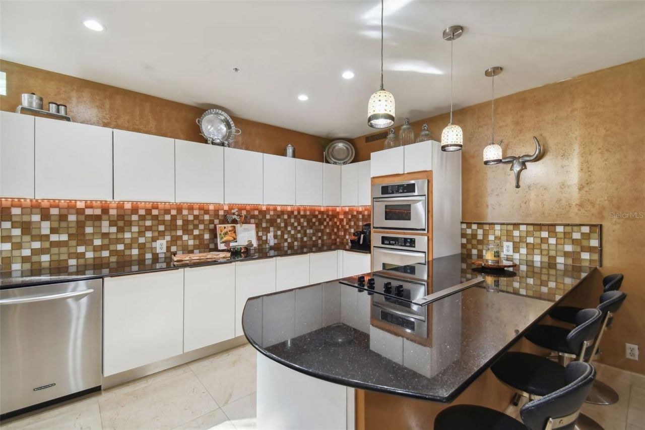 4950 Bayshore Boulevard, Unit 22, Tampa, FL 33611 Photo