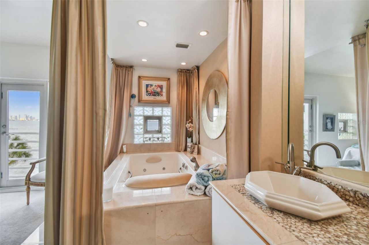 4950 Bayshore Boulevard, Unit 22, Tampa, FL 33611 Photo