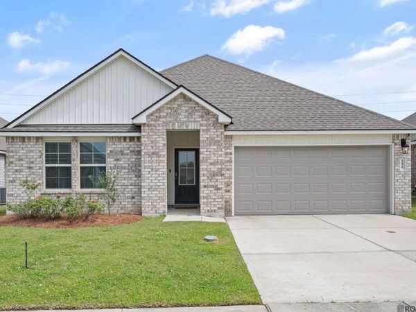 15820 Loussier Dr, Zachary, LA 70791