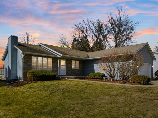 929 Barnett Drive, Cedar Falls, IA 50613