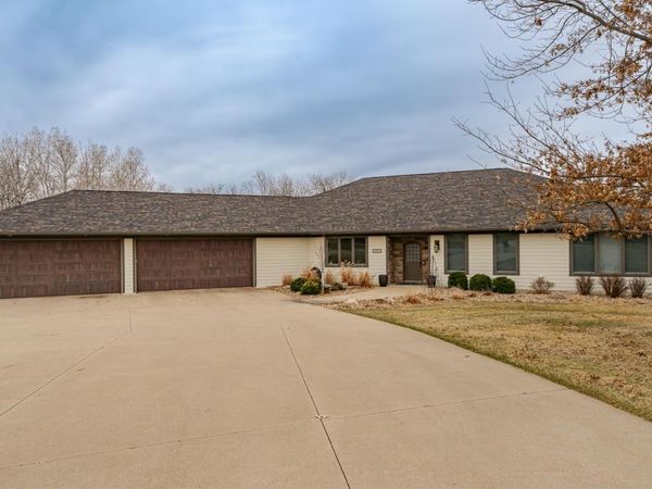 1105 Greystone Lane SW, Rochester, MN 55902