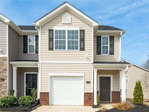 1261 Adrian Court , Mebane, NC 27302