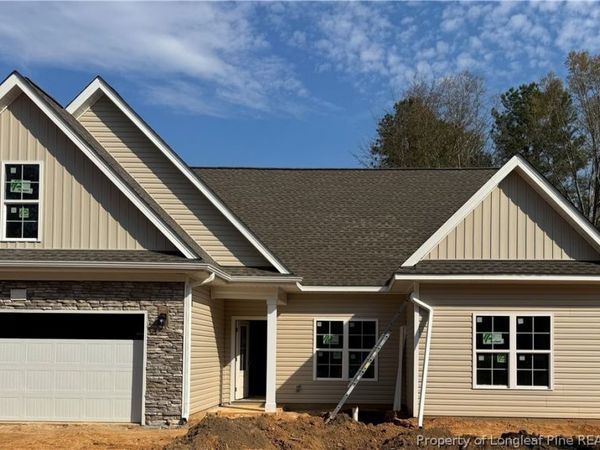 213 E 7th Avenue, Raeford, NC 28376