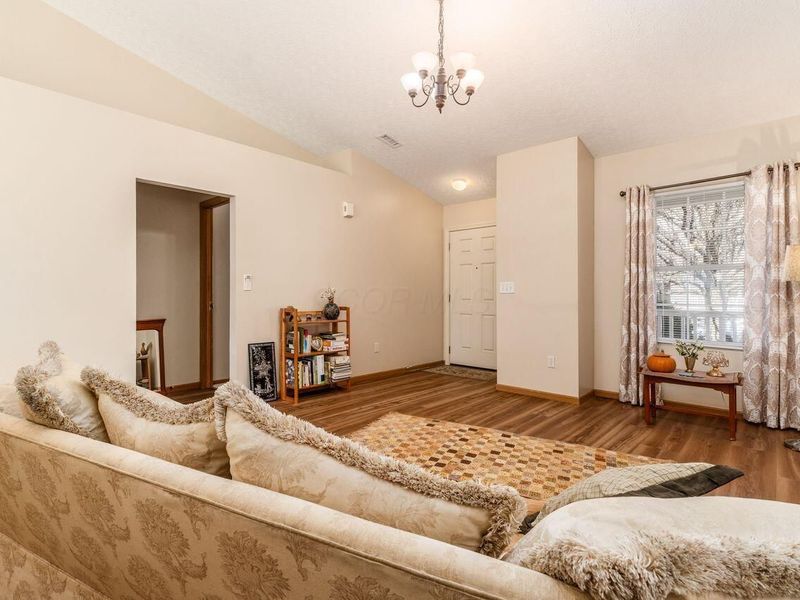 5445 Beresford Street , Unit 220, Canal Winchester, OH 43110 Photo 8