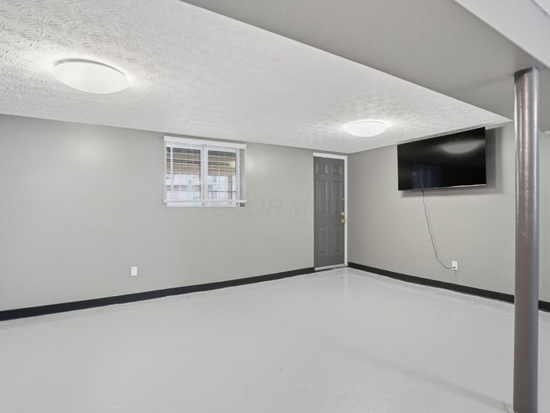 1905 Woodcrest Road, Columbus, OH 43232 Photo 20