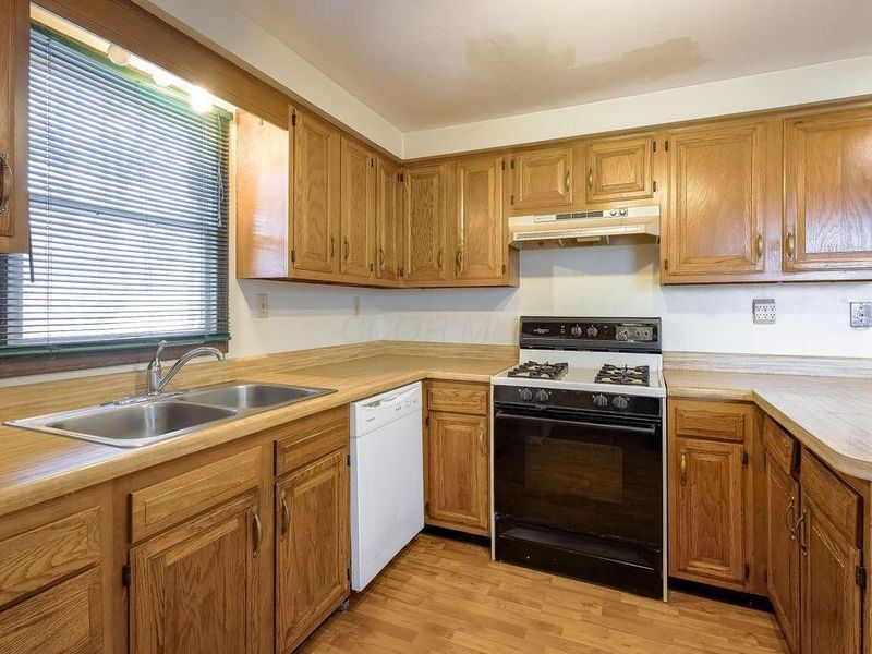 538 N Clayton Street, Centerburg, OH 43011 Photo 3