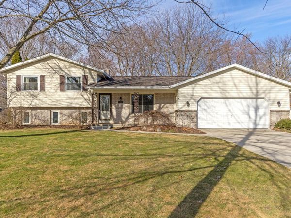 1335 Sierra Avenue NW, Grand Rapids, MI 49534