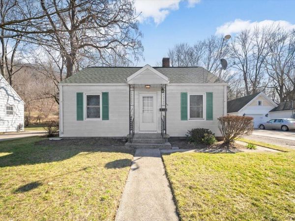 705 N Jefferson Street, Lowell, MI 49331