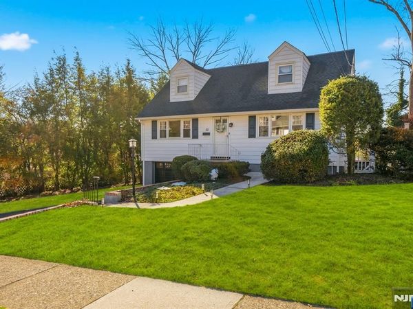 22 Laurel Street, HAWTHORNE, NJ 07506