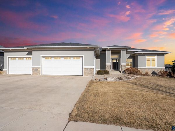 7408 E Donnelly Dr, Sioux Falls, SD 57110