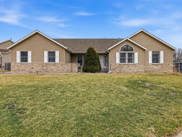 1705 Concord Drive , Marion, IA 52302
