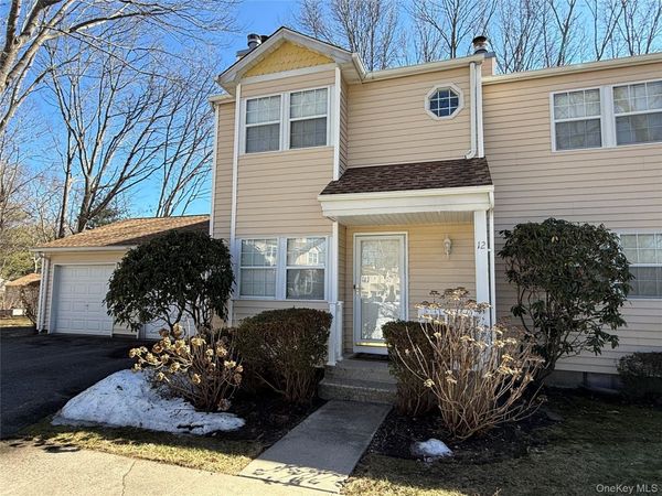 12 Paine Commons , Yaphank, NY 11980