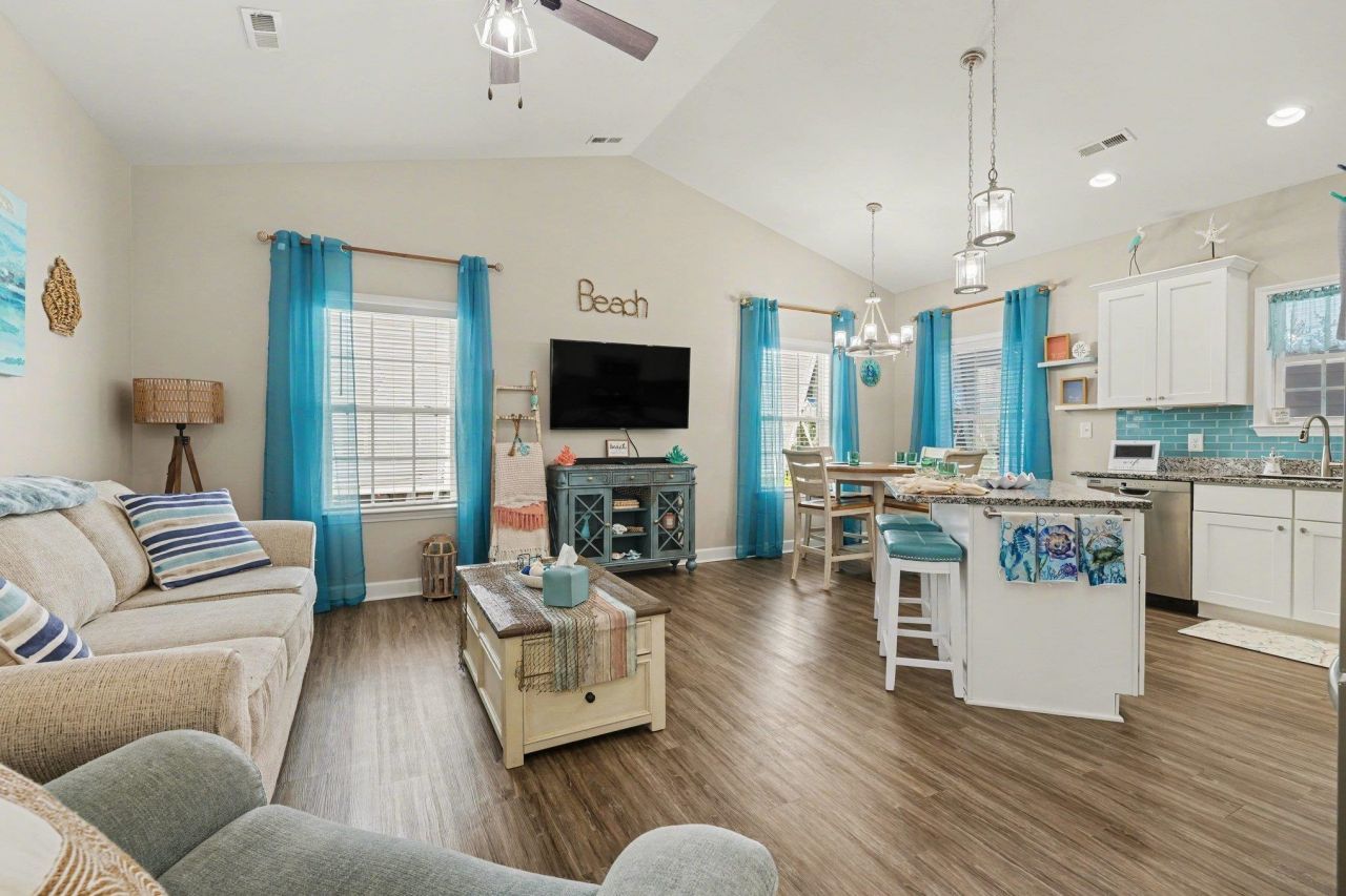 4315 Grande Harbour Blvd. Photo 6