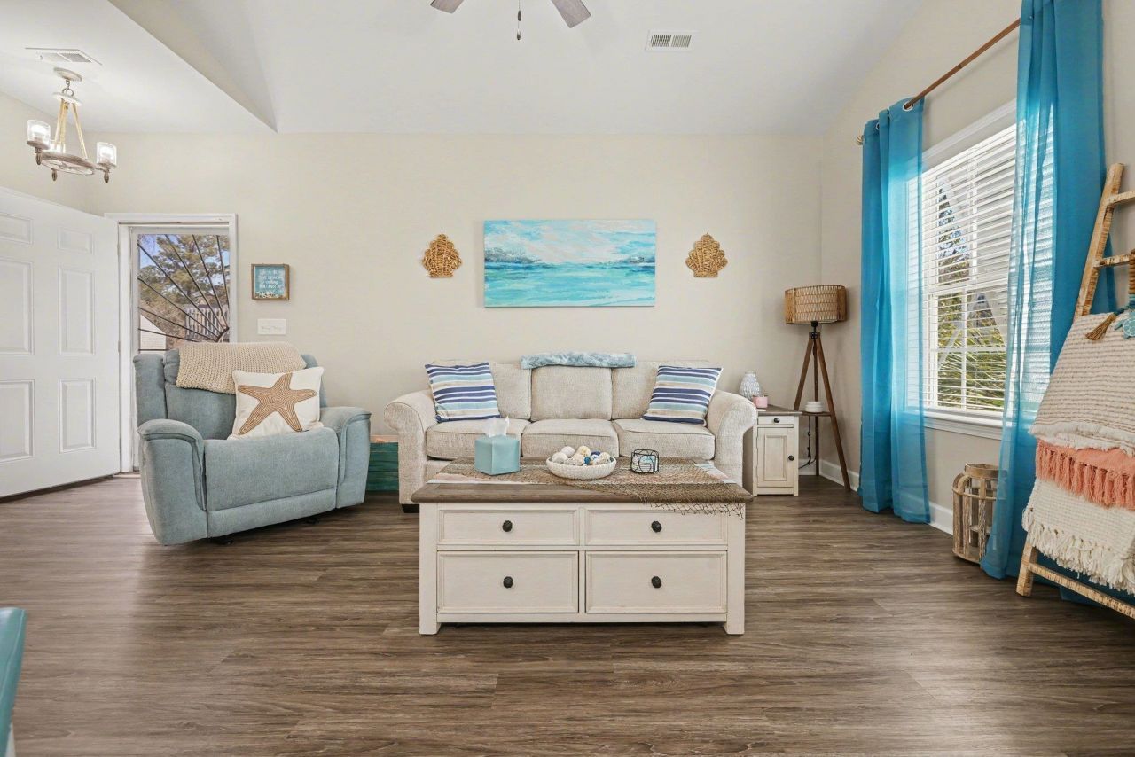 4315 Grande Harbour Blvd. Photo 9