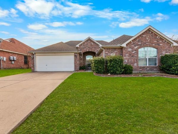 1631 Nashwood Drive, Grand Prairie, TX 75051