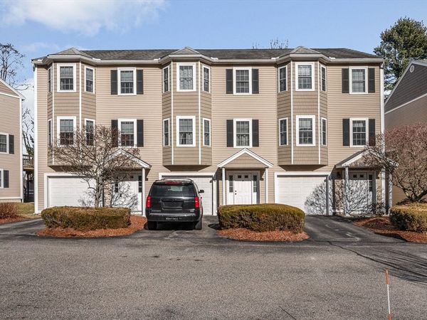 262 Littleton Rd, Unit 14, Chelmsford, MA 01824