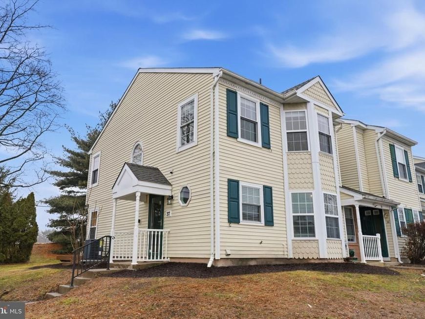 37 Van Horn Place, Holland, PA 18966 Main Photo