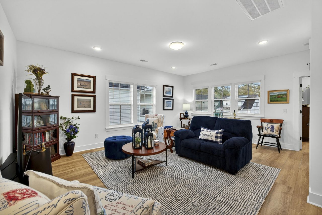 106 Pine Waters Lane Photo 28