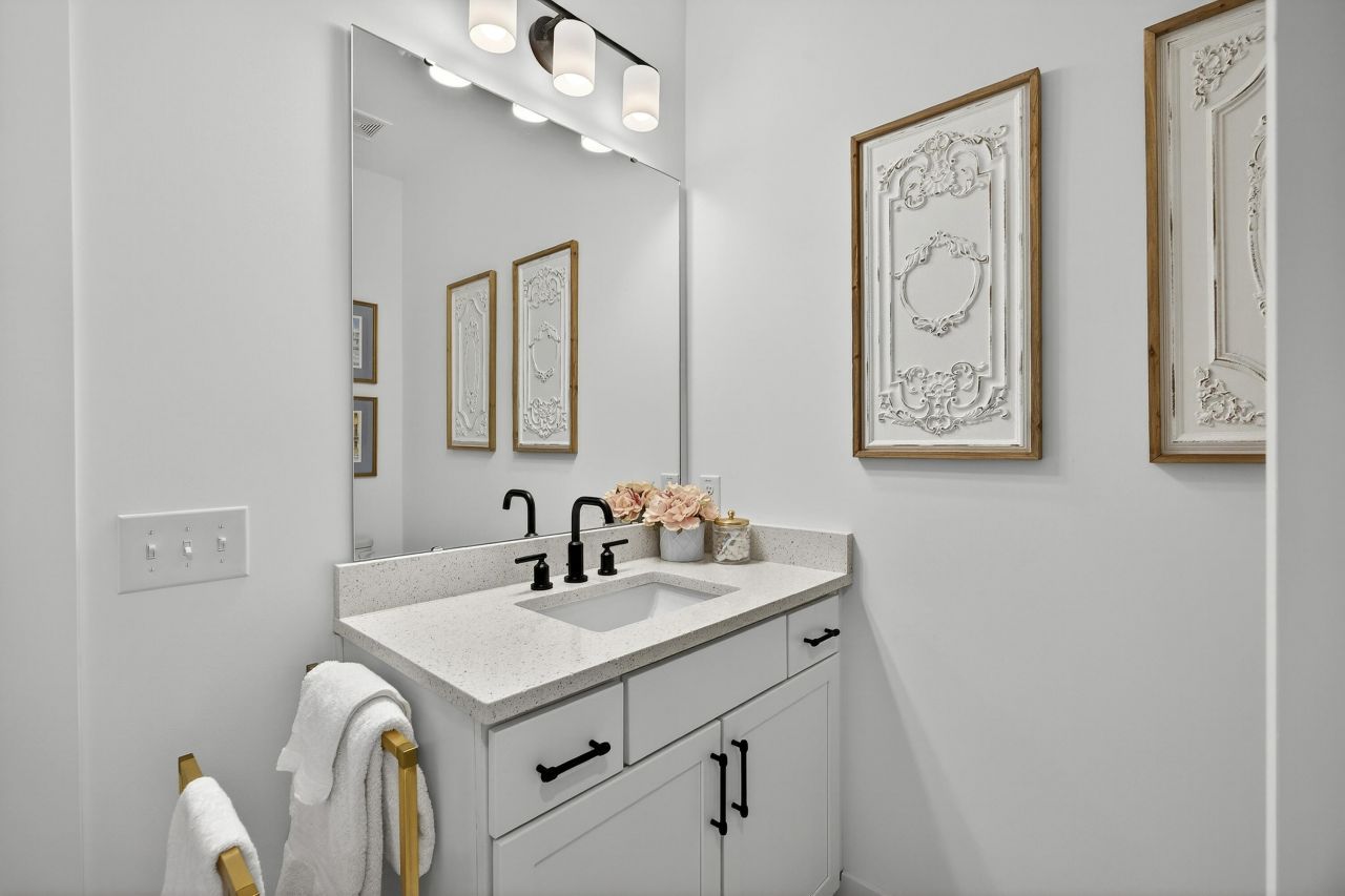 106 Pine Waters Lane Photo 32