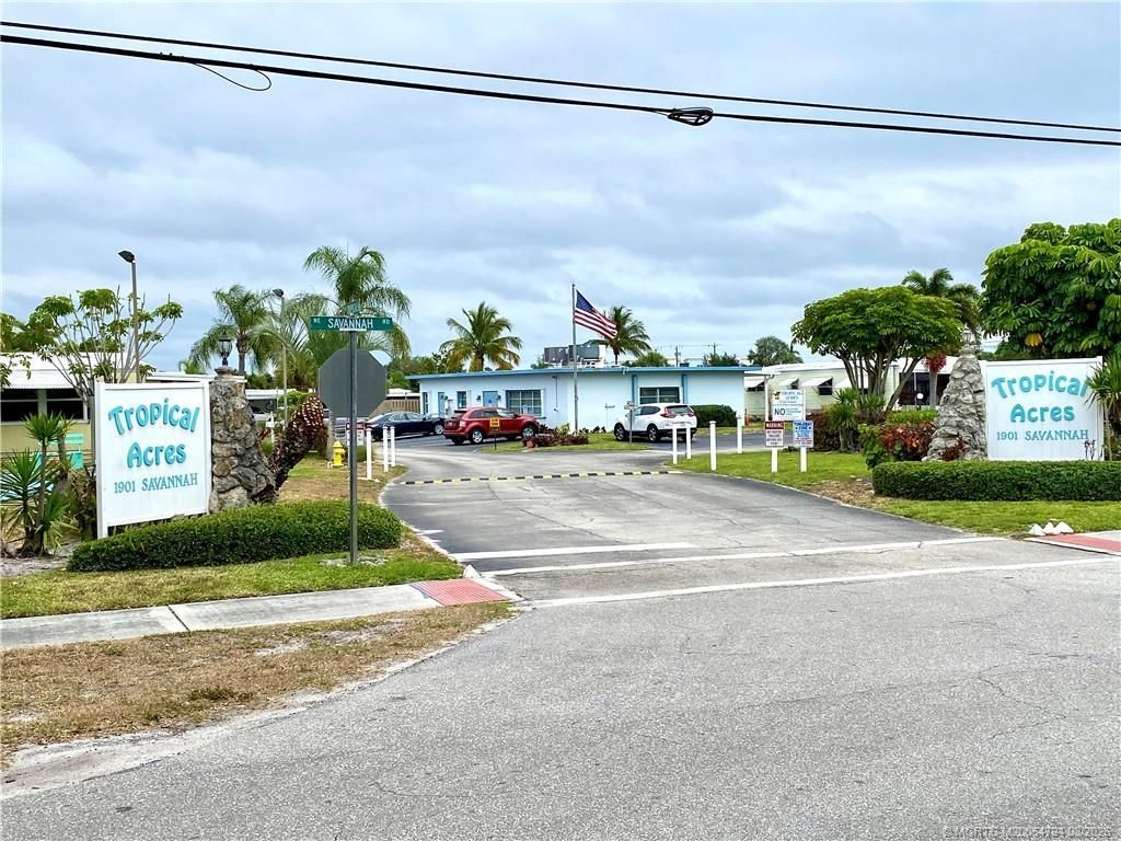 608 Garden View Way Ne, Jensen Beach, FL 34957 Photo