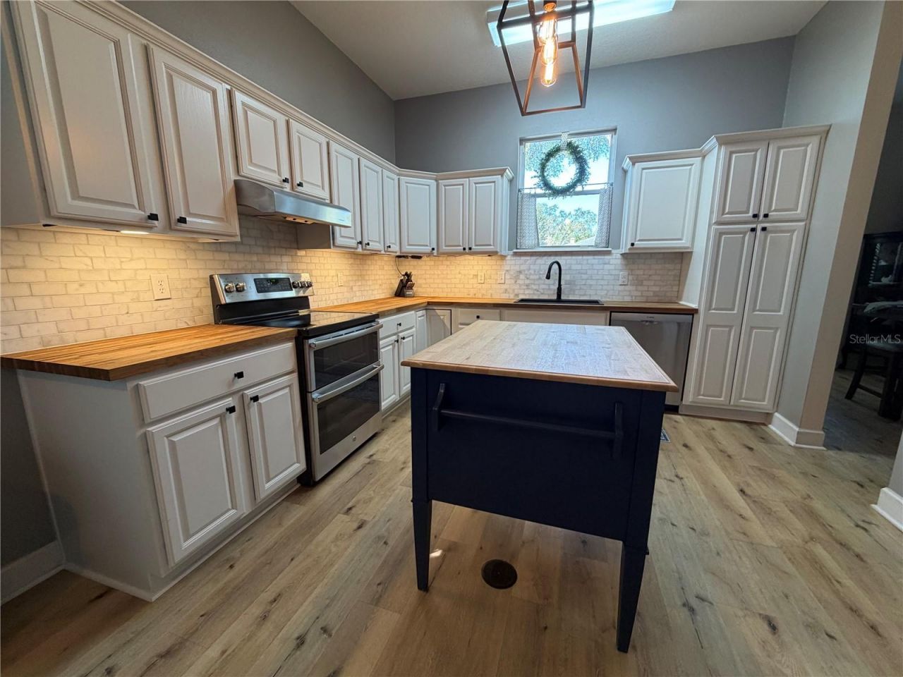 1527 Dess Drive , Orlando, FL 32818 Photo