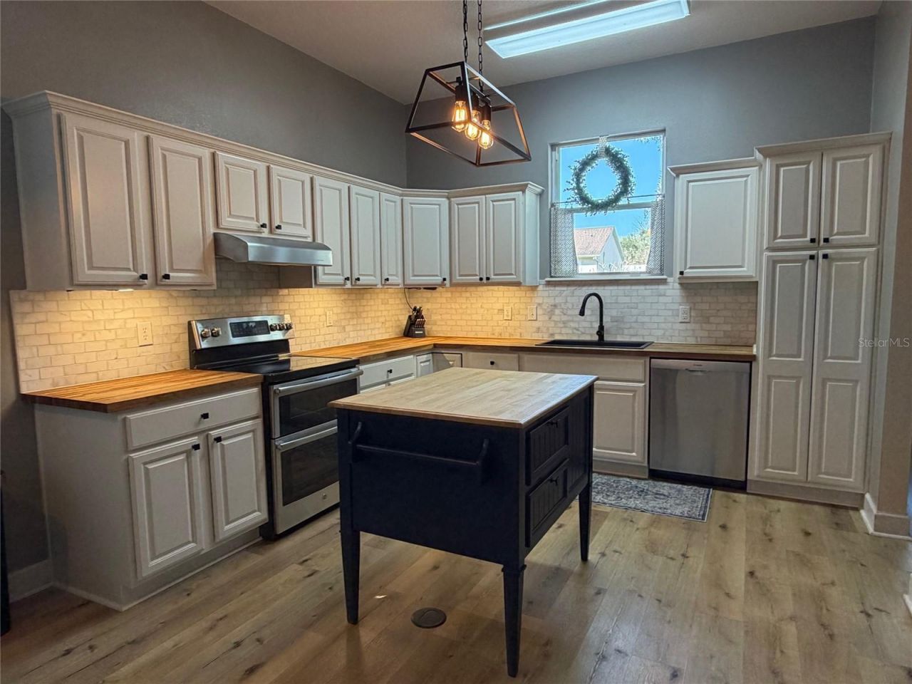 1527 Dess Drive , Orlando, FL 32818 Photo